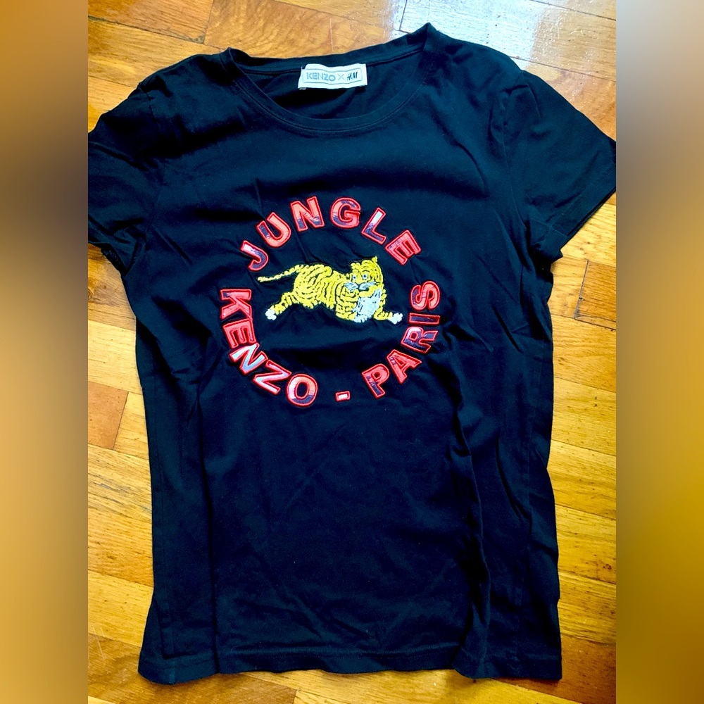AVAILABLE IN JUNE Kenzo x H&M collaboration Black and Red Short Sleeve Tee